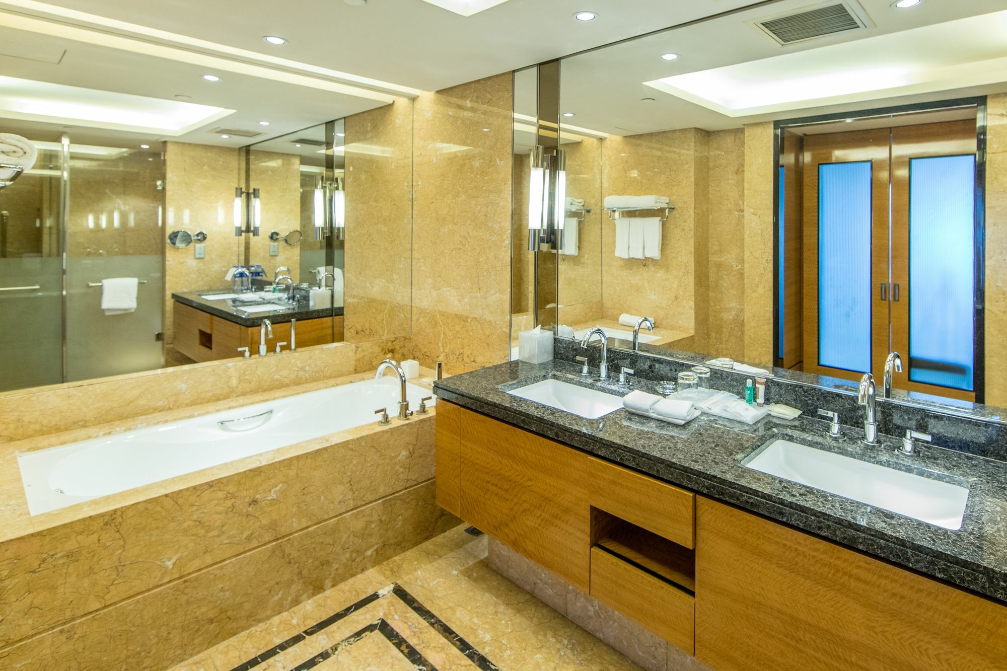 Sheraton Zhongshan Hotel Exterior photo